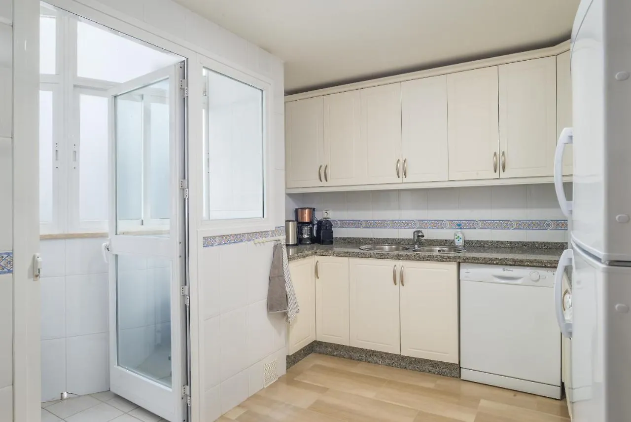 Apartment First Line Beach Fuengirola 0*,  Spagna